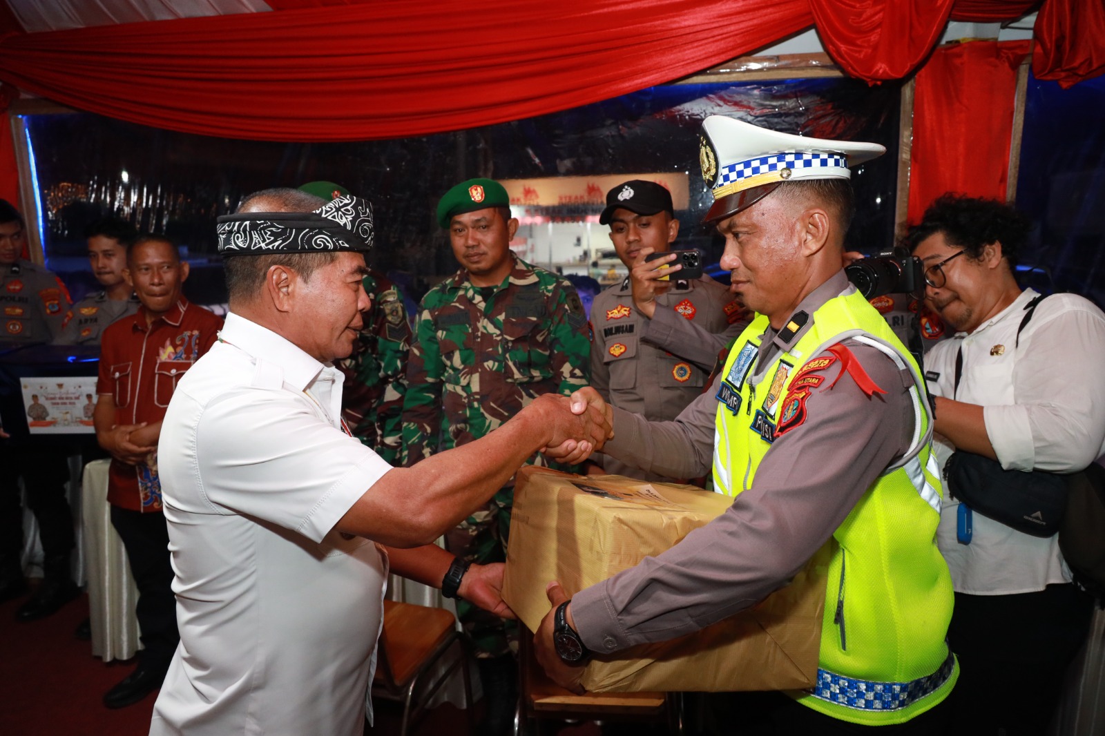 Gubernur-Kapolda dan forkopimda Bulungan pastikan malam Natal khidmat dan damai