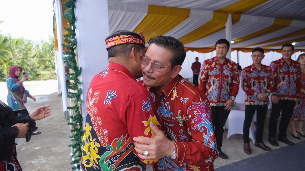 Potret indah keberagaman Kaltara: Kala Gubernur Zainal dan istri tebar sukacita Natal ke tokoh-tokoh daerah