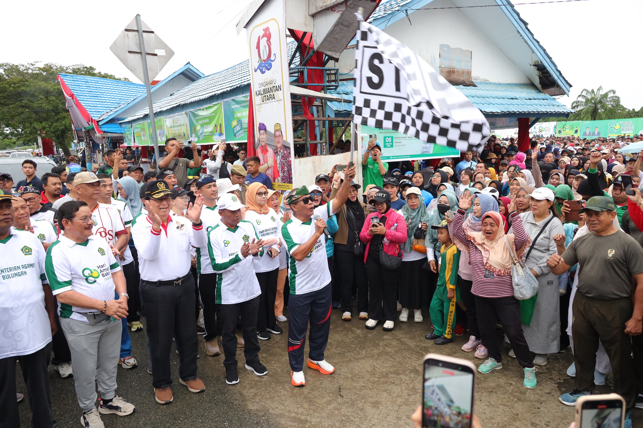 Rayakan kerukunan, Gubernur-Wagub melangkah bersama ribuan peserta jalan sehat HAB
