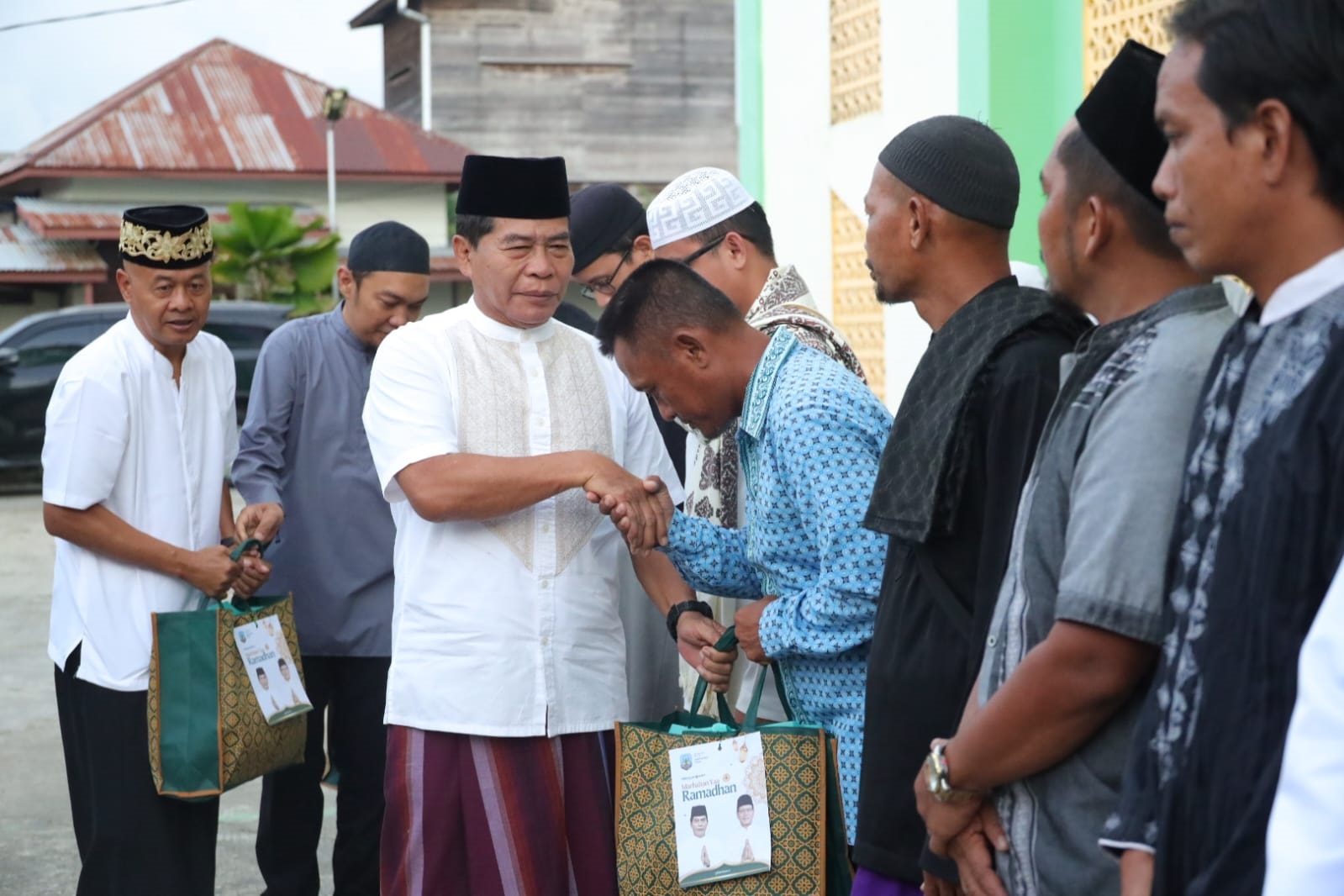 Puji toleransi Malinau, Gubernur Kaltara salurkan DBH pajak Rp60 miliar hingga paket sembako