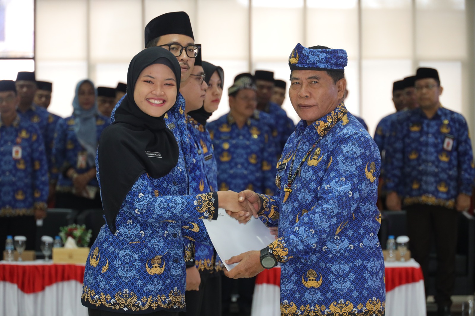 Gubernur Kalimantan Utara (Kaltara) Dr. H. Zainal A Paliwang, S.H., M.Hum resmi melantik dan mengambil sumpah/janji jabatan 72 Pegawai Negeri Sipil (PNS) dan 12 Pejabat Fungsional di lingkungan Pemerintah Provinsi Kalimantan Utara, Kamis (30/4/2026)