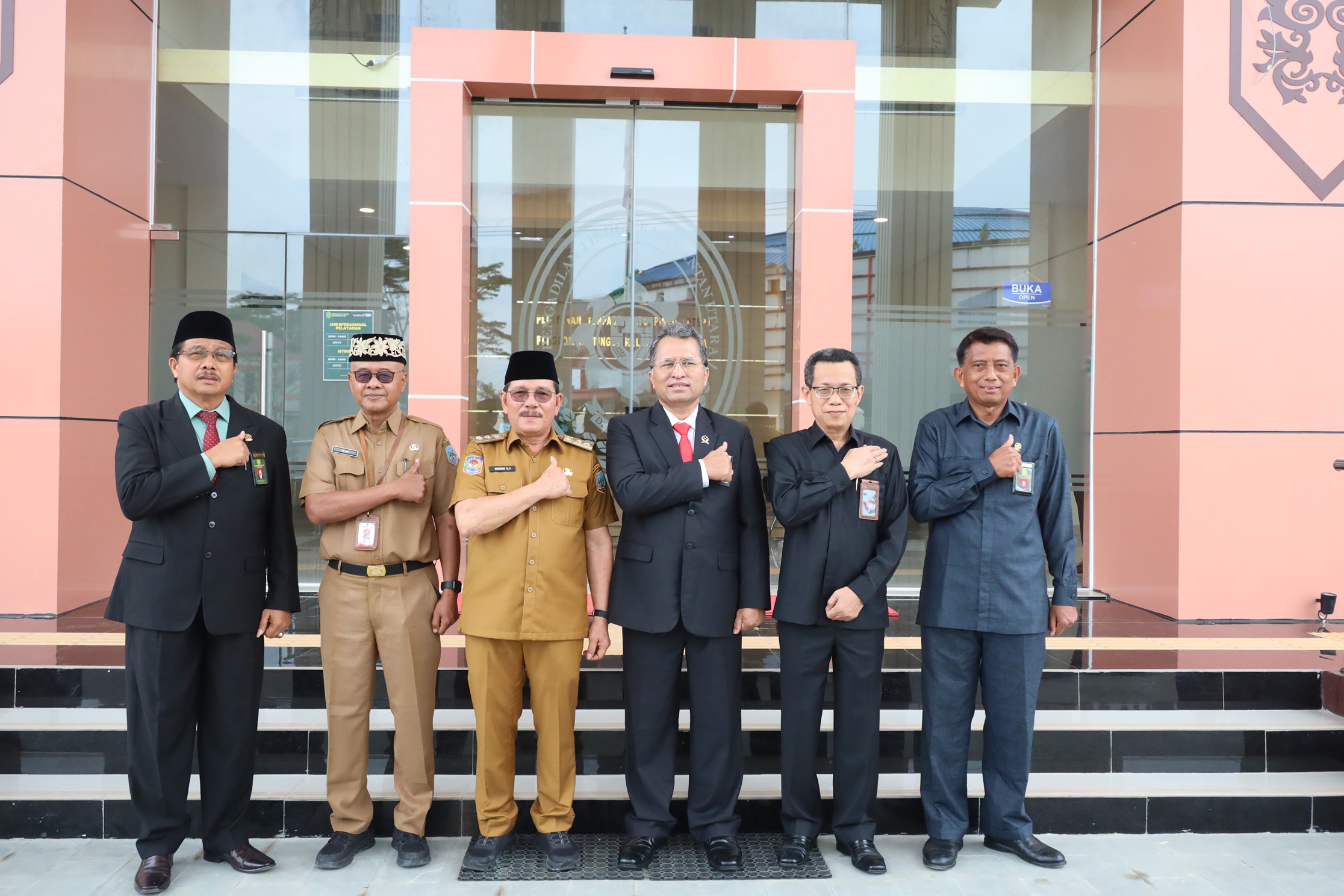Demi supremasi hukum, Wagub Ingkong Ala ajak advokat baru PERADI SAI jadi kompas moral