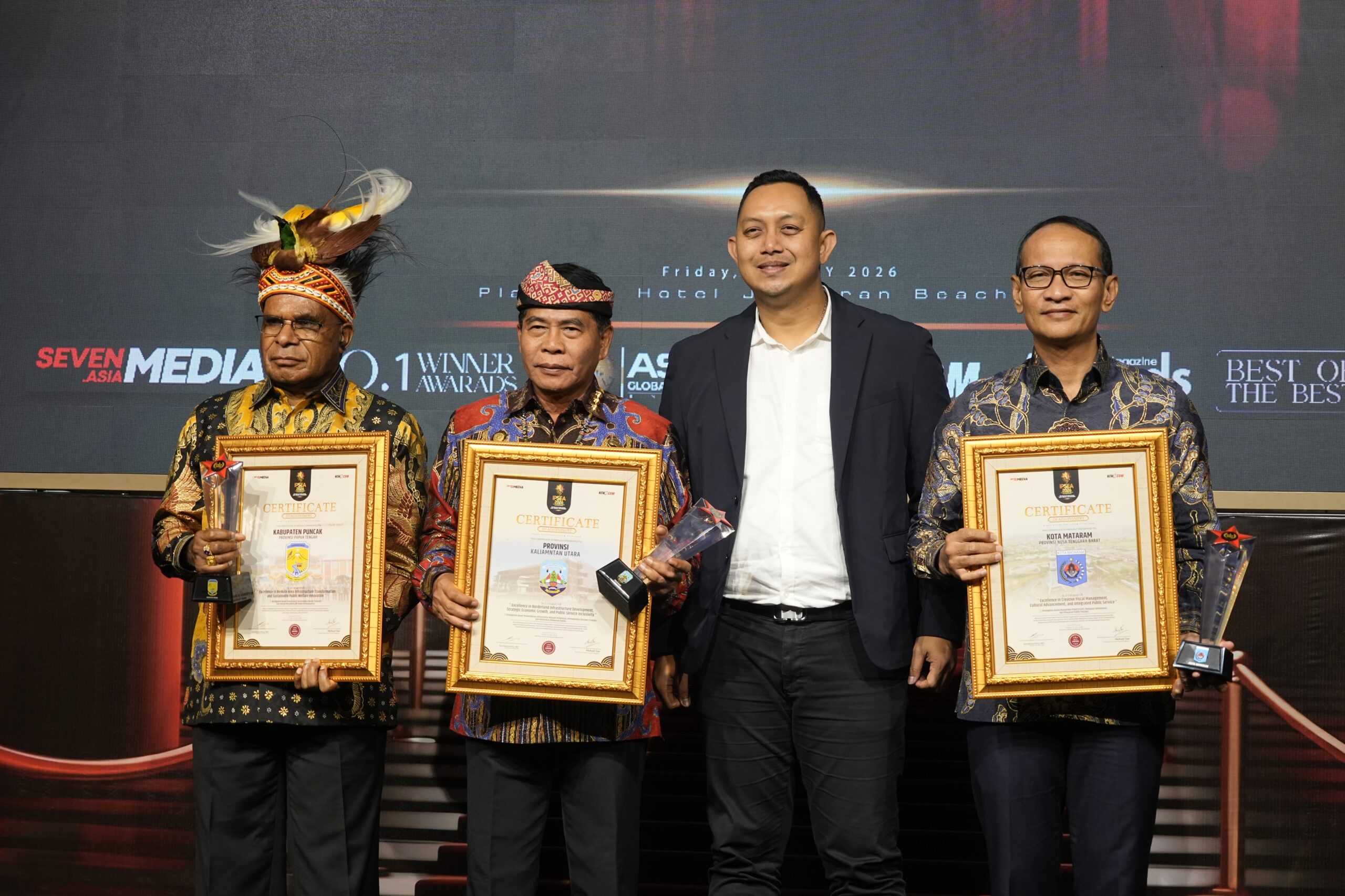 Gubernur Zainal Paliwang terima dua penghargaan Nasional IPSEA 2026 di Bali