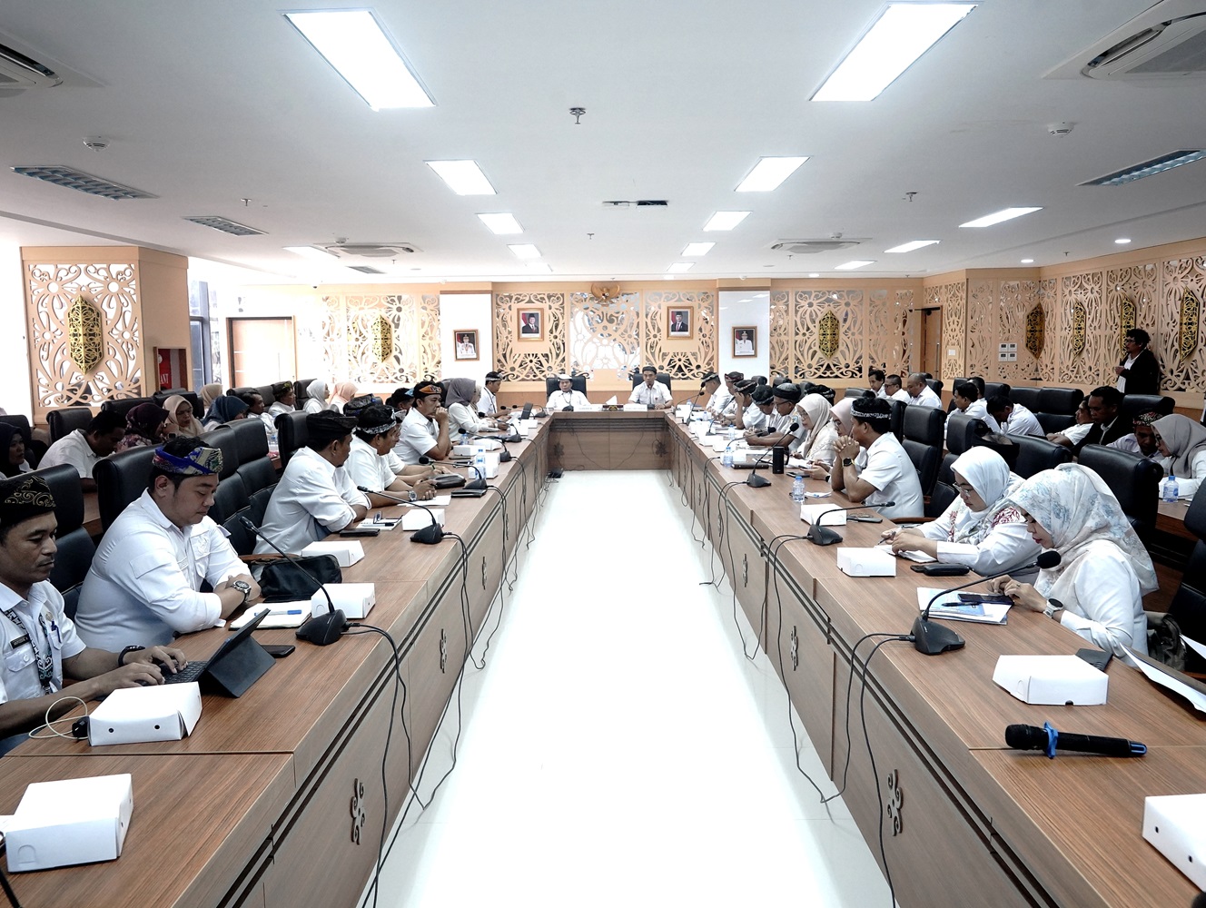 Gubernur Zainal atensi percepat realisasi retribusi dan instruksikan digitalisasi penarikan